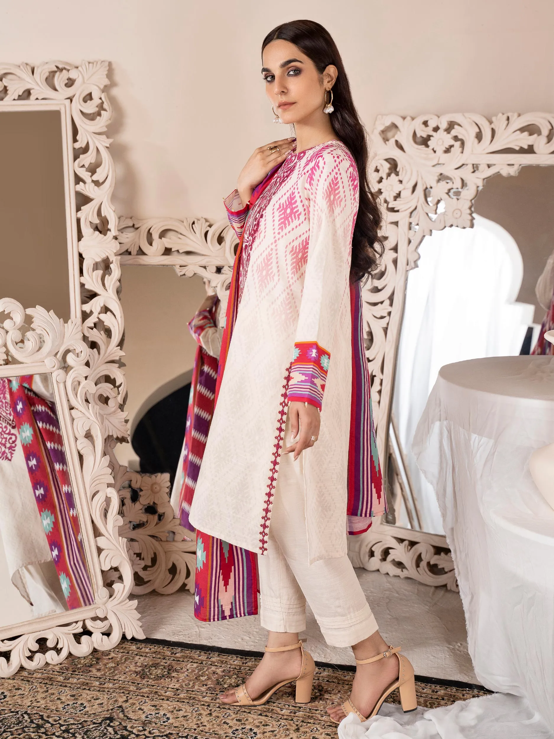 2 Piece Khaddar Suit-Embroidered (Unstitched)